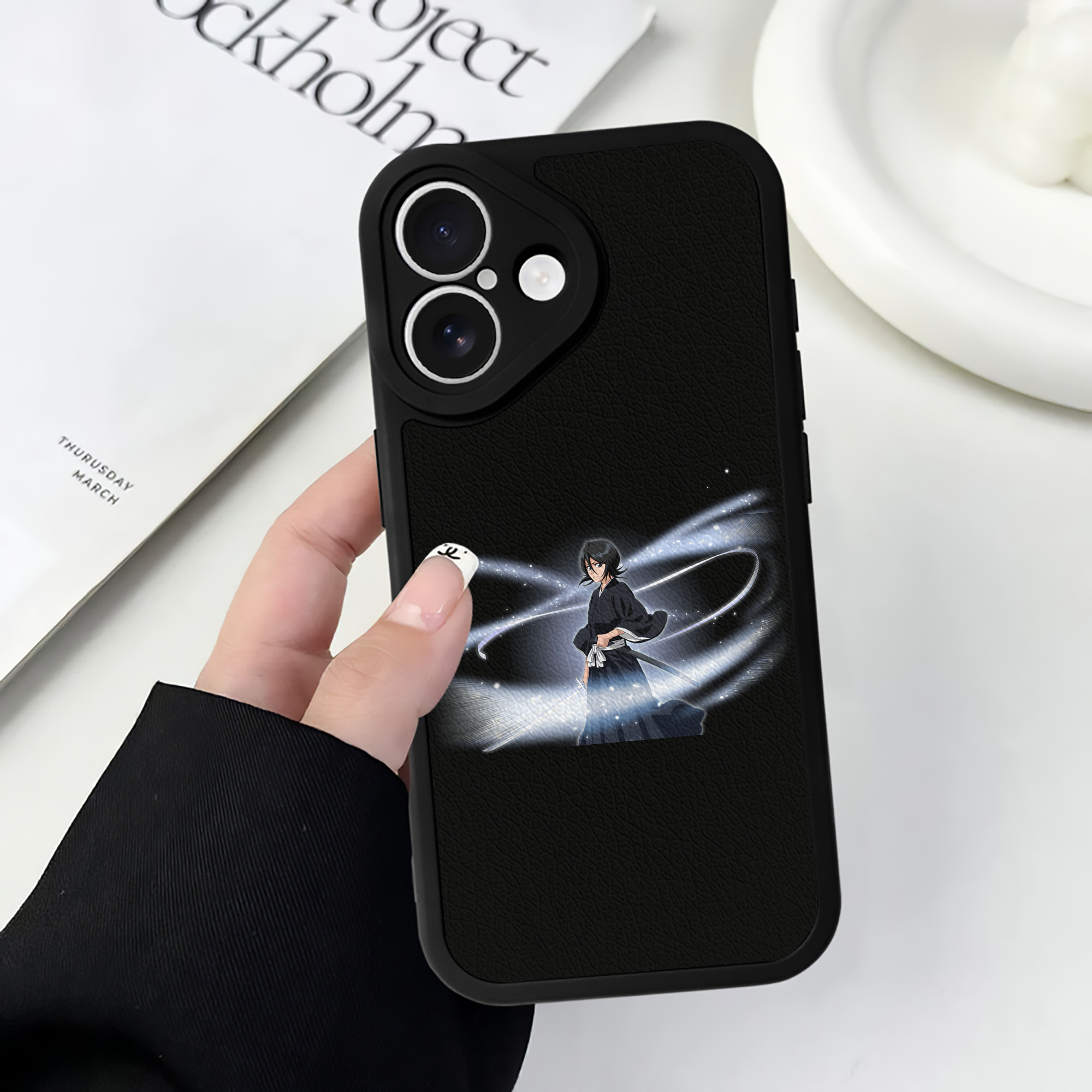 （画像用） ブリーチ 朽木ルキア BLEACH Kuchiki Rukia 【iPhone 16シリーズ対応】シリコンスマホケース（レザー調） 材質：シリコン